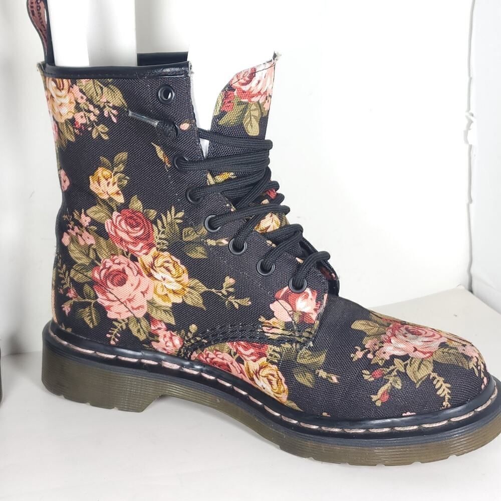 Dr. Martens Women's 11821 US7 Black Canvas Floral Lace Up Combat Boots - Picture 6 of 13